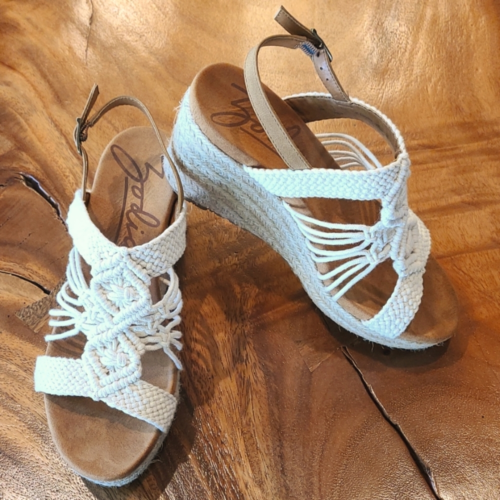 Zodiac wedges 7 cream